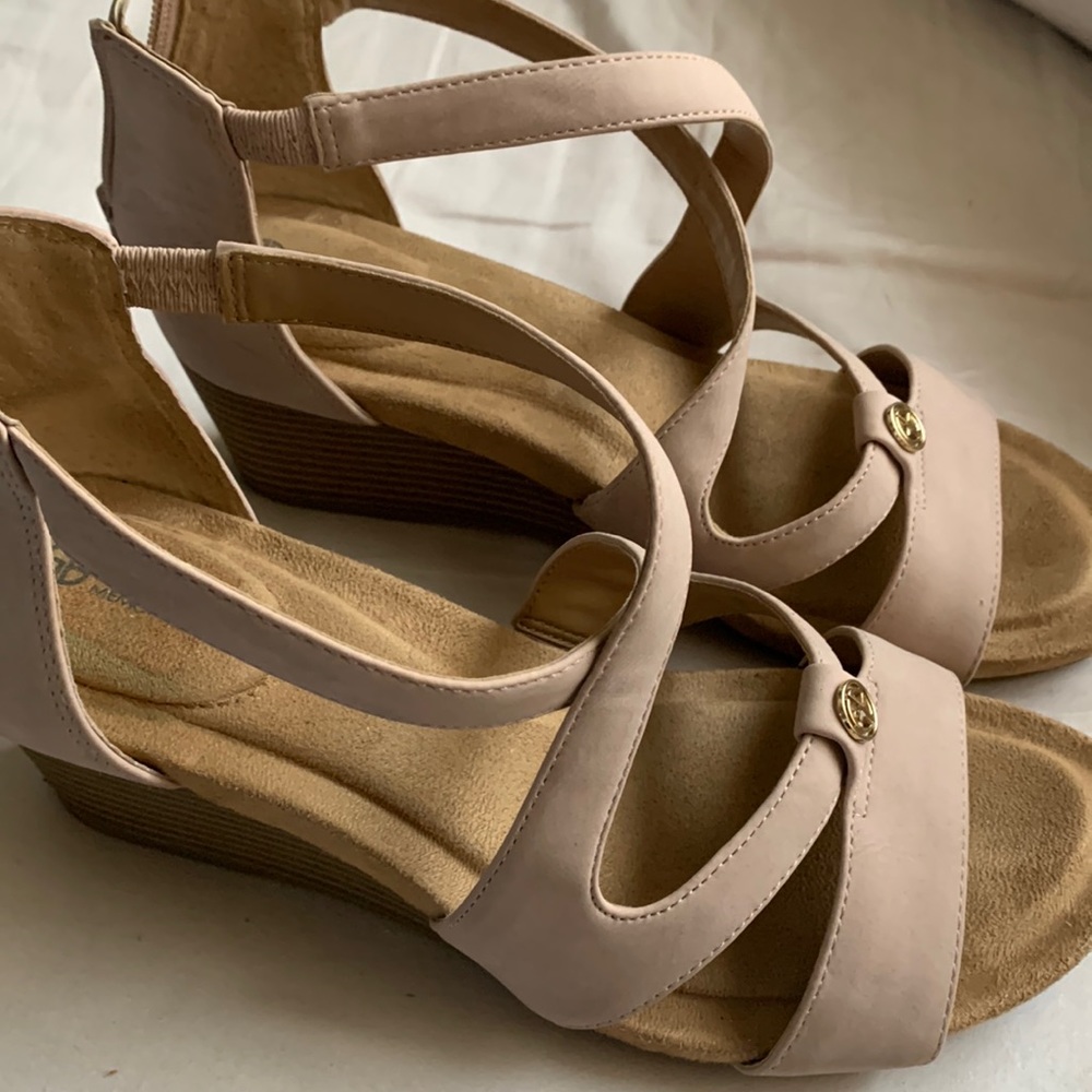 Sandals , color nude size 8 M